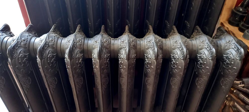 Чугунный радиатор. Ретро чугун. Венецианский чугунный радиатор.