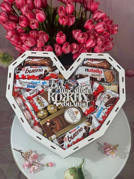 Ідеальний подарунок до 8 березня. Великий солодкий бокс з солодощами