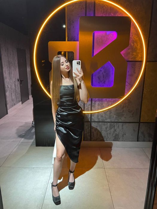 Святкова сукня жіноча