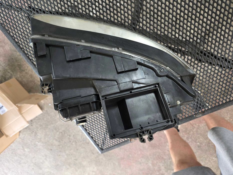 lampa lewa przód przednia Audi a4 b6 02 rok Europa oryginalna 2.0 benzyna