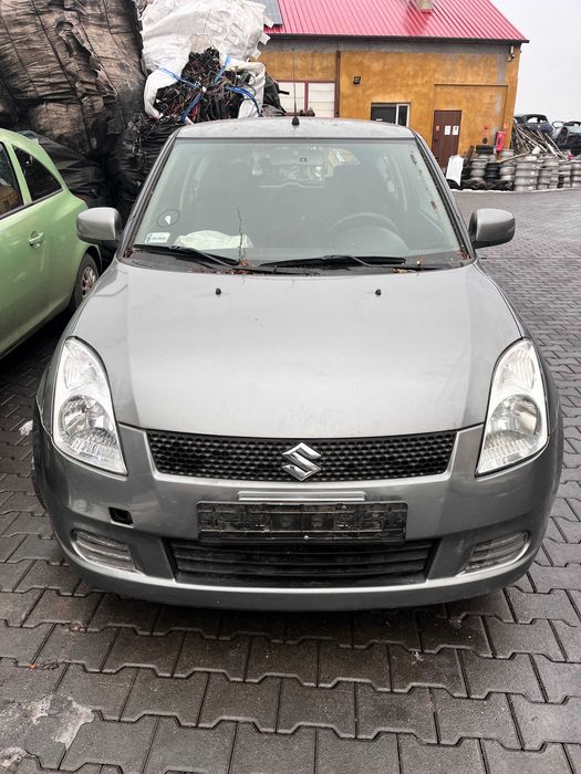 Suzuki Swift 4  Lampy pas przedni drzwi hak Kod lakieru  ZCD