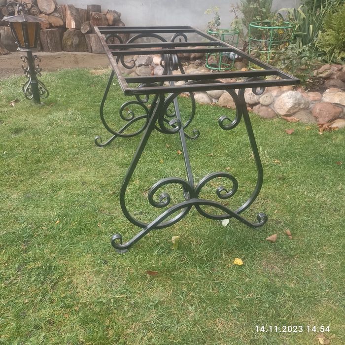 Кований Стіл -  садовий , камінний .