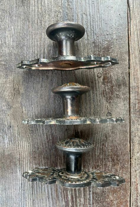 Вінтажні металеві дверні ручки