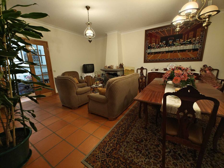 Moradia T5 com excelente localização em Vouzela
