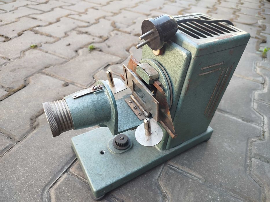 Rzutnik Slajdów filmów na kliszy PRL projektor do bajek