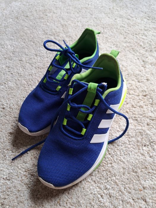 Buty sportowe chłopięce w bardzo dobrym stanie 38