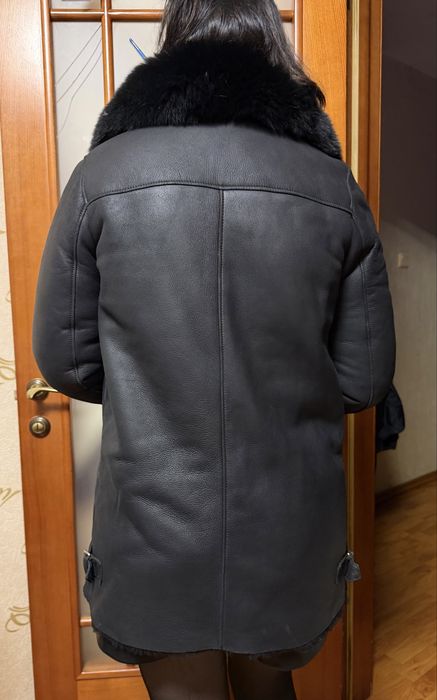 Продам чорну жіночу шкіряну дублянку