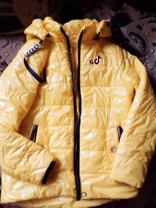 Курточка на дівчинку