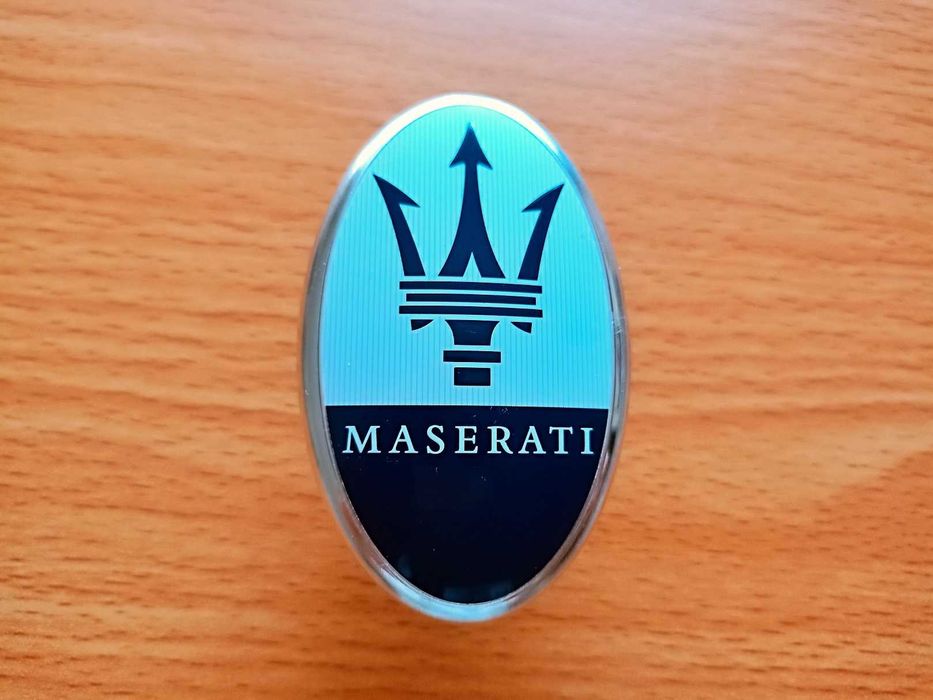 EmblematEmblemat Logo Maserati Levante Ghibli 45x75 mm r.21/r.24 Przód