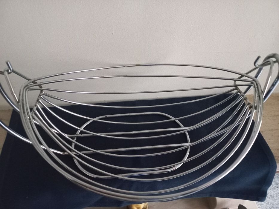 Chrome-plated fruit bowl. Impeccable442414937282990082