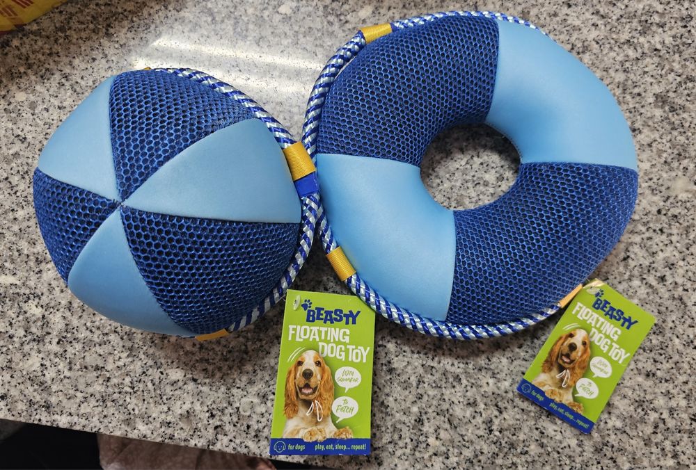 2 brinquedos para cão