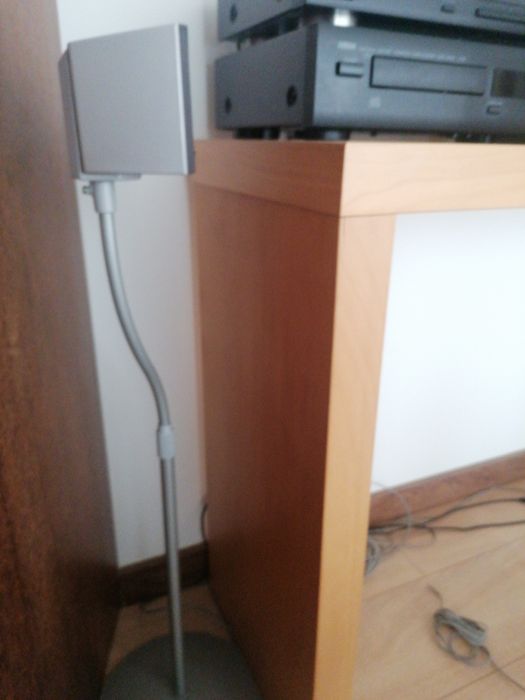 Consola em faia, com rodinhas