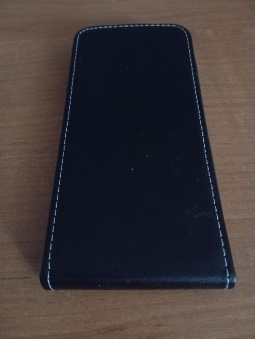 Motorola Moto E5 Plus etui z klapką.