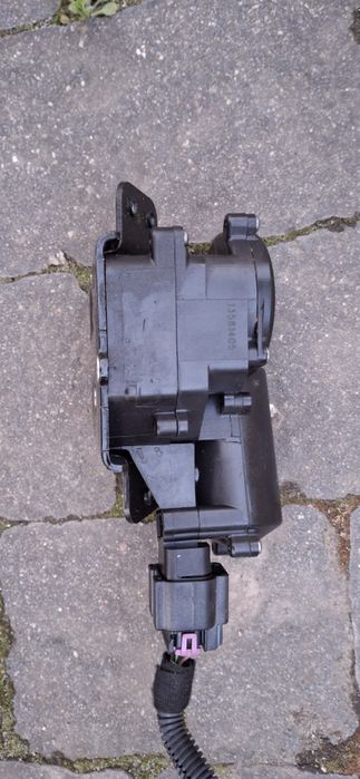 Zamek klapy bagażnika opel Insignia kombi