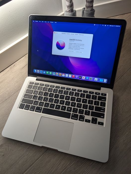 Apple MacBook Pro 13 2015 i5/8/256gb Retina 327 циклів