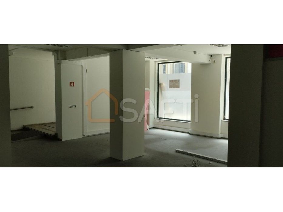 Loja / Espaço Comercial à Venda em Torres Novas