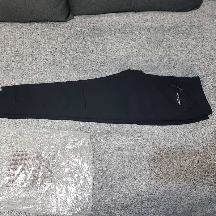 Spodnie męskie DRESOWE Armani Exchange  8NZP73-ZJKRZ Czarne suwaki xl