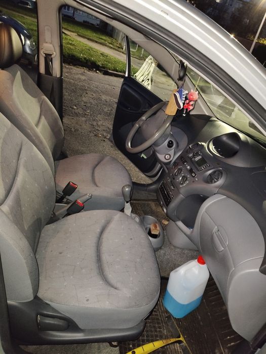 Toyota Yaris 2000 rok 1.0