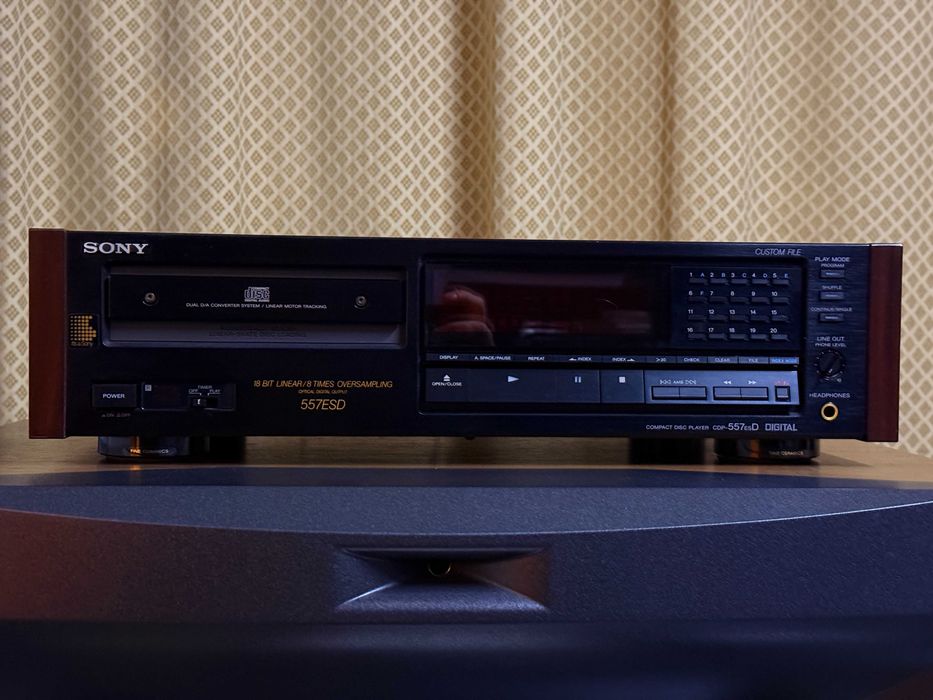 Sony CDP-557ESD (серія ES, Made in Japan) - 220 в , пульт.