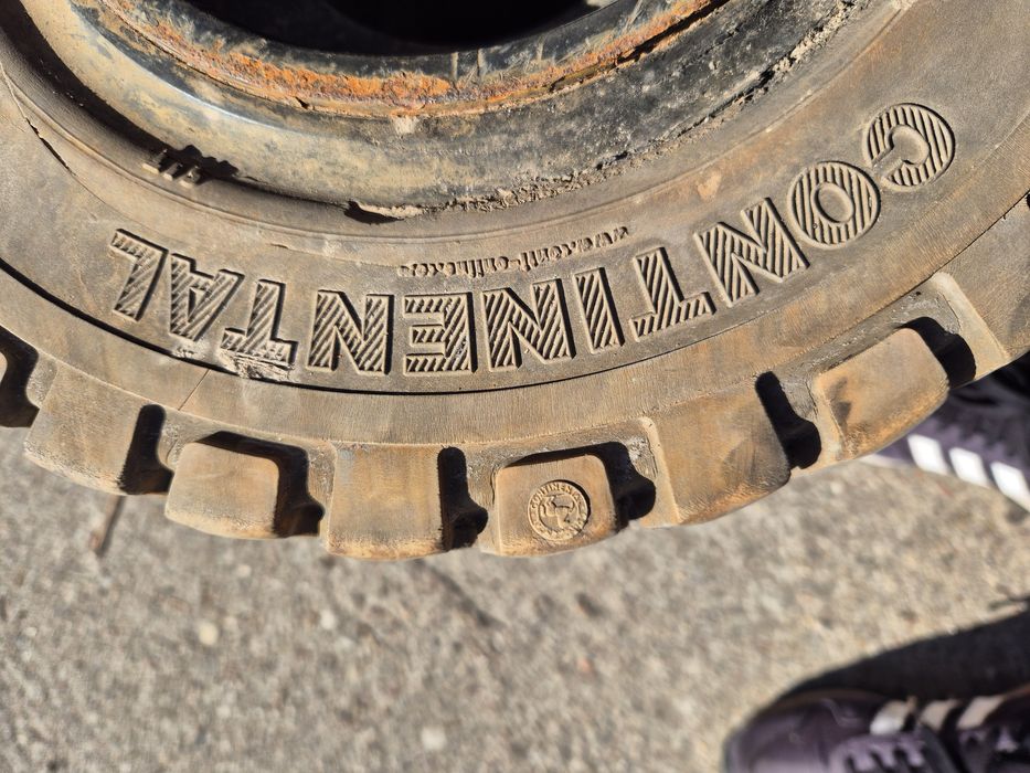 Opony pełne koła 4.00-8