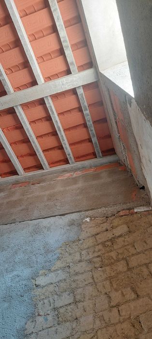 Moradia para reconstrução com projeto aprovado - Castro Verde