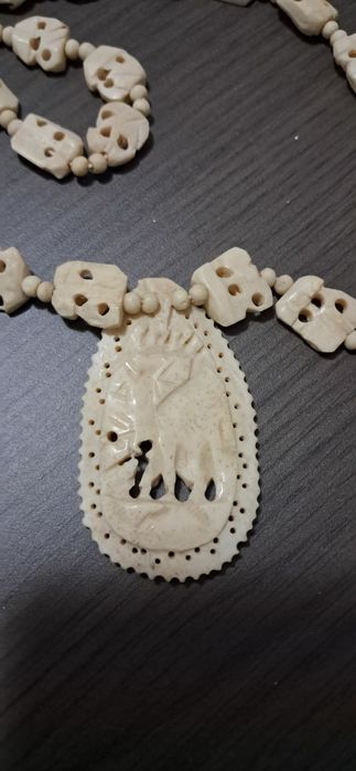 Colar de elefante esculpido em osso bovino vintage