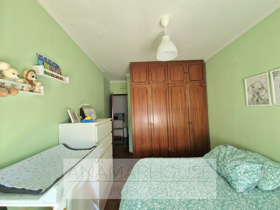 T2 com 80m² e 2 Varandas na Av. do Brasil | Junto ao Metro e Comboio |