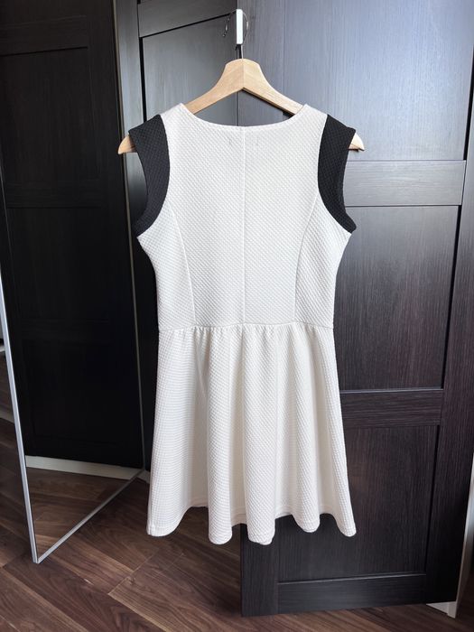 36(S) świetna rozkloszowana sukienka Sinsay