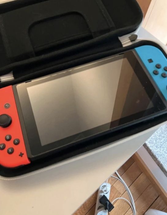 Nintendo Switch e + 5 jogos