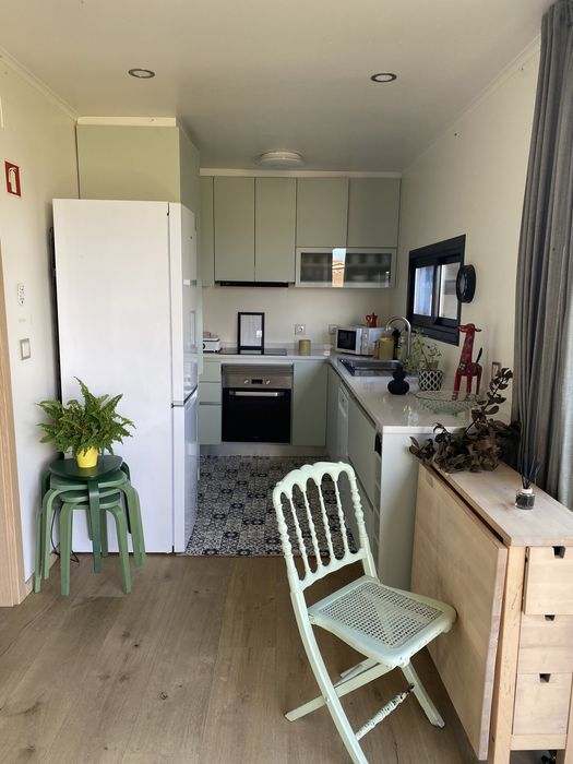 Quarto c casa de banho privada p arrendar em moradia rústica