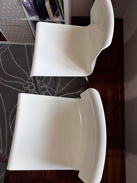 Conjunto de cozinha: Mesa + 2 Cadeira/Banco alto Glenn