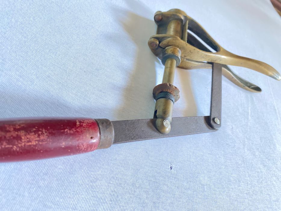 Rolhador francês de garrafa,  Sambri