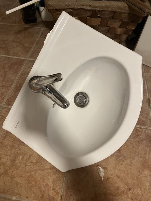 WC Washbasin with Faucet