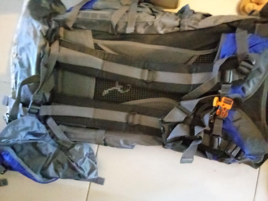 Vendo mochila de montanha NOVAS COM ETIQUETA