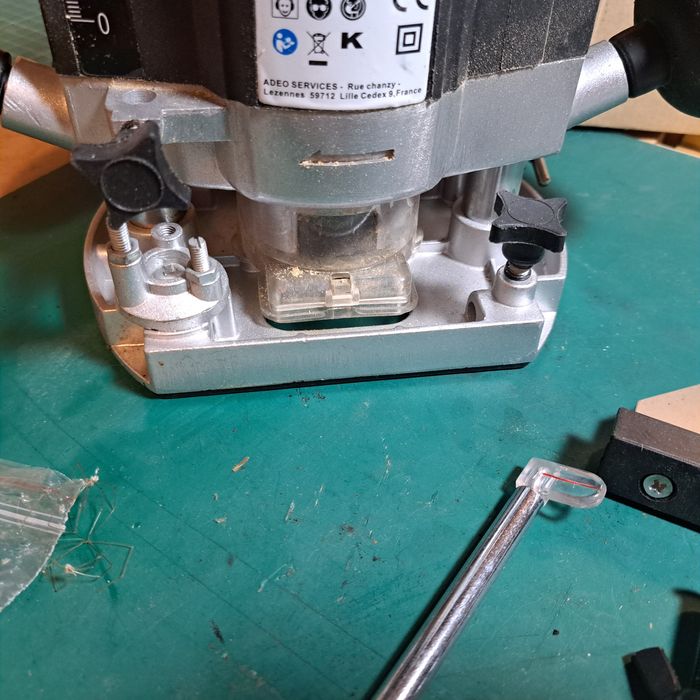 Fresadora da marca Practyl como nova. 1020 W