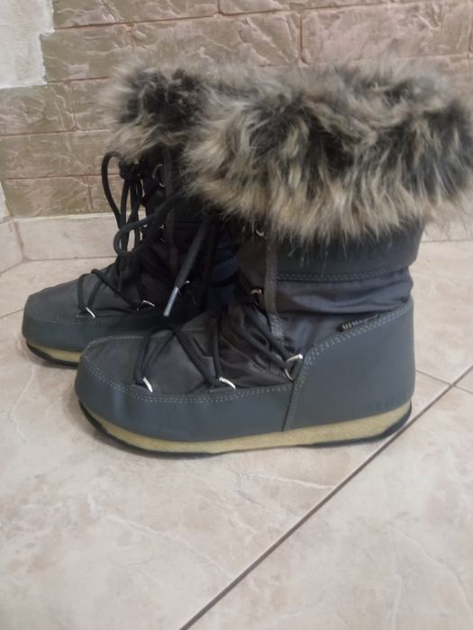 MOON BOOT . Зимові