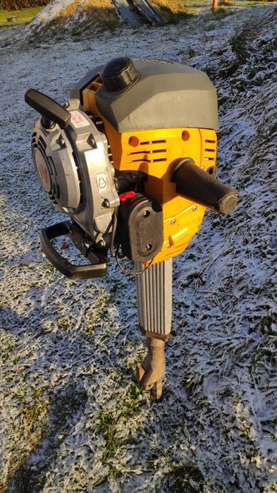 Wacker Neuson BH55 32×160 – młot spalinowy – rok 2022 – sprawny