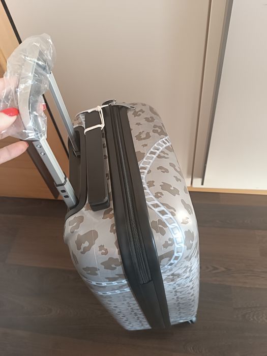 Walizka kabinowa Guess