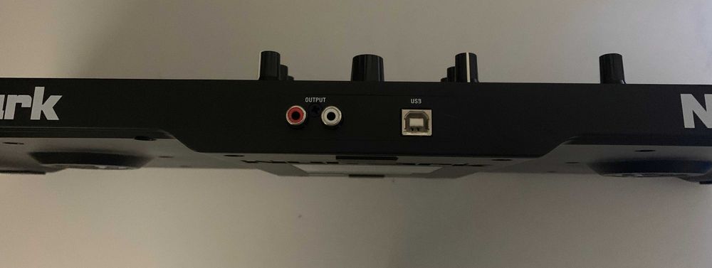 Mesa de DJ Numark Mixtrack Pro 3