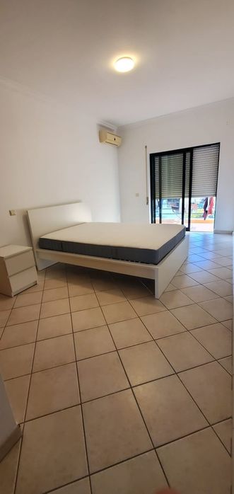 APENAS ESTUDANTES (RAPARIGAS) | Quarto c/ Varanda e AC – Montenegro / Faro
