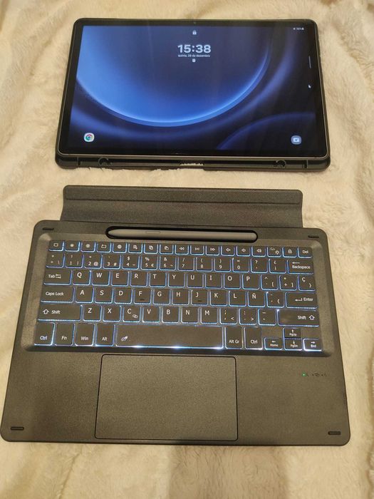 Samsung Tab S9 FE+ WiFi 128GB with screen protector, stylus, and keyboard case64752253248129121