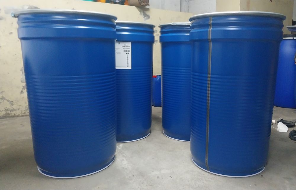 Bidons 220L de metal e 250L plástico, c tampa e aro de metal