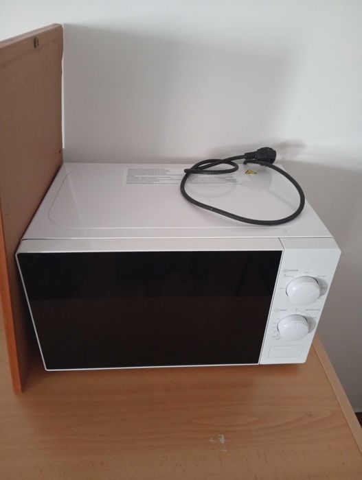 Estante Ikea e microndas