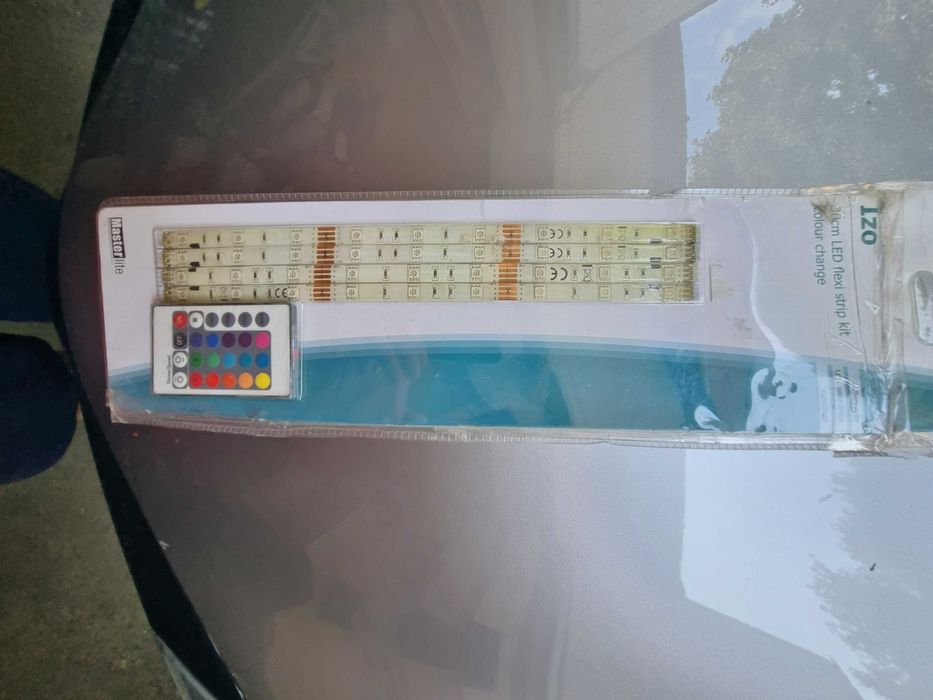 Zestaw elastycznych taśm LED RGB z pilotem