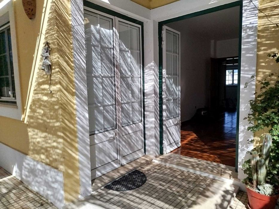 Aluga-se t2 com mobília