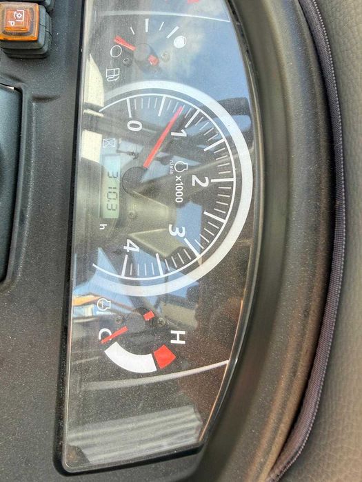 traktorek Kubota BX231 z kabiną, osprzęt ziomowy
