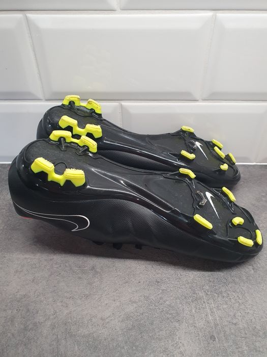 Półprofesjonalne Pro korki Nike Mercurial Veloce II FG 42