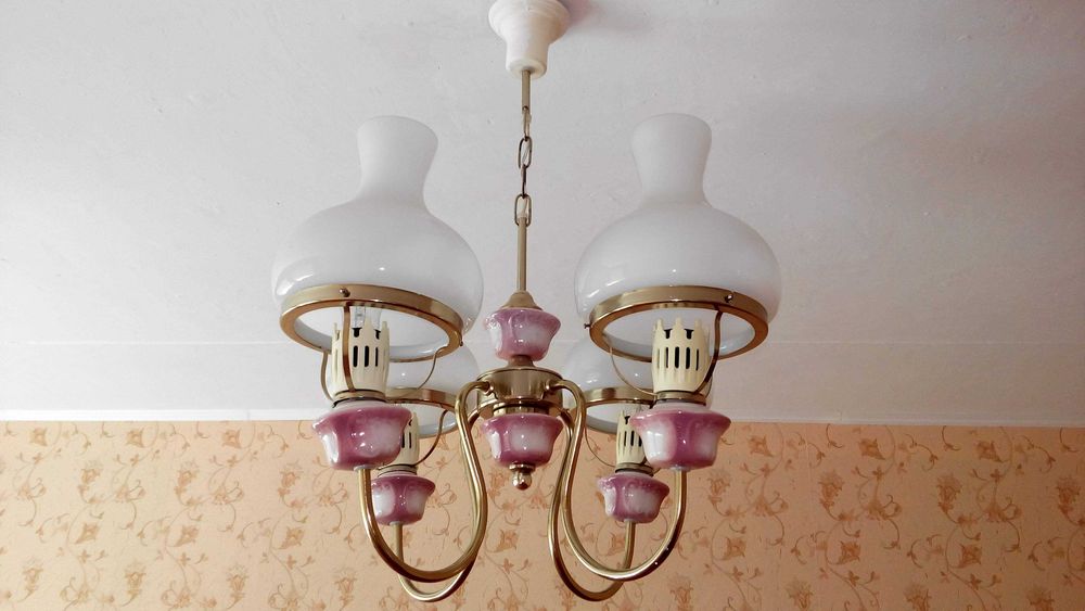 Продам люстру комнатную