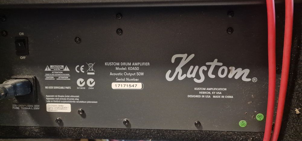 Bateria eletrónica Carlsbro com amplificador