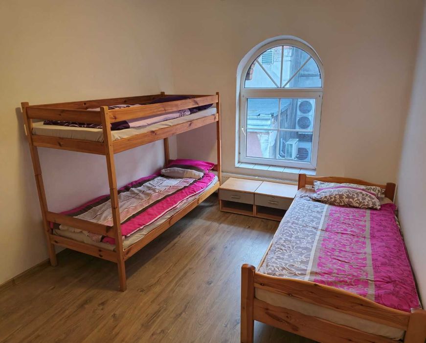 Kwatera pracownicza do wynajęcia – 3 pokoje, 6–7 osób, Wi-Fi, TV,